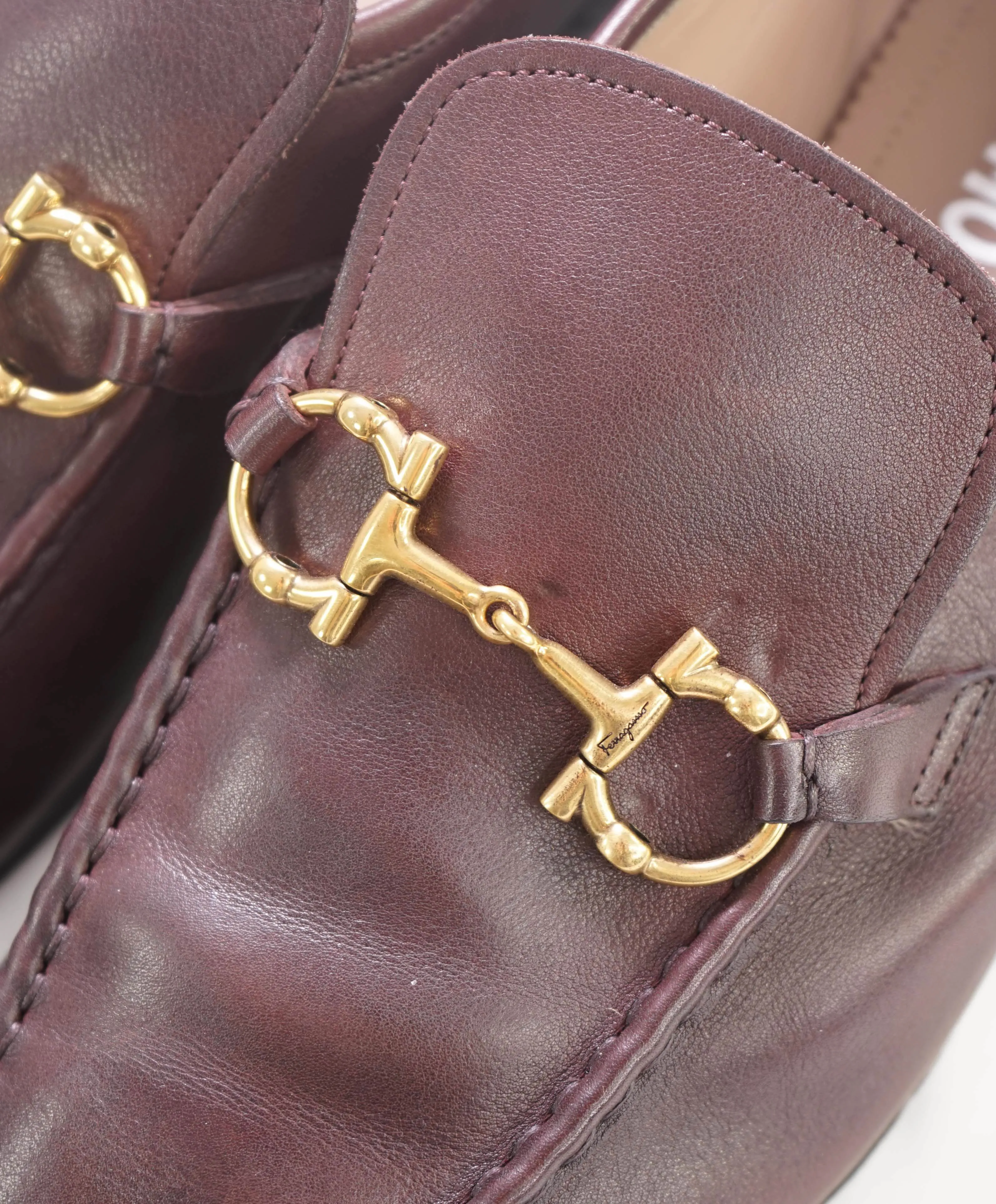 $850 SALVATORE FERRAGAMO - Burgundy/Gold Gancini Bit Loafer - 12 E US