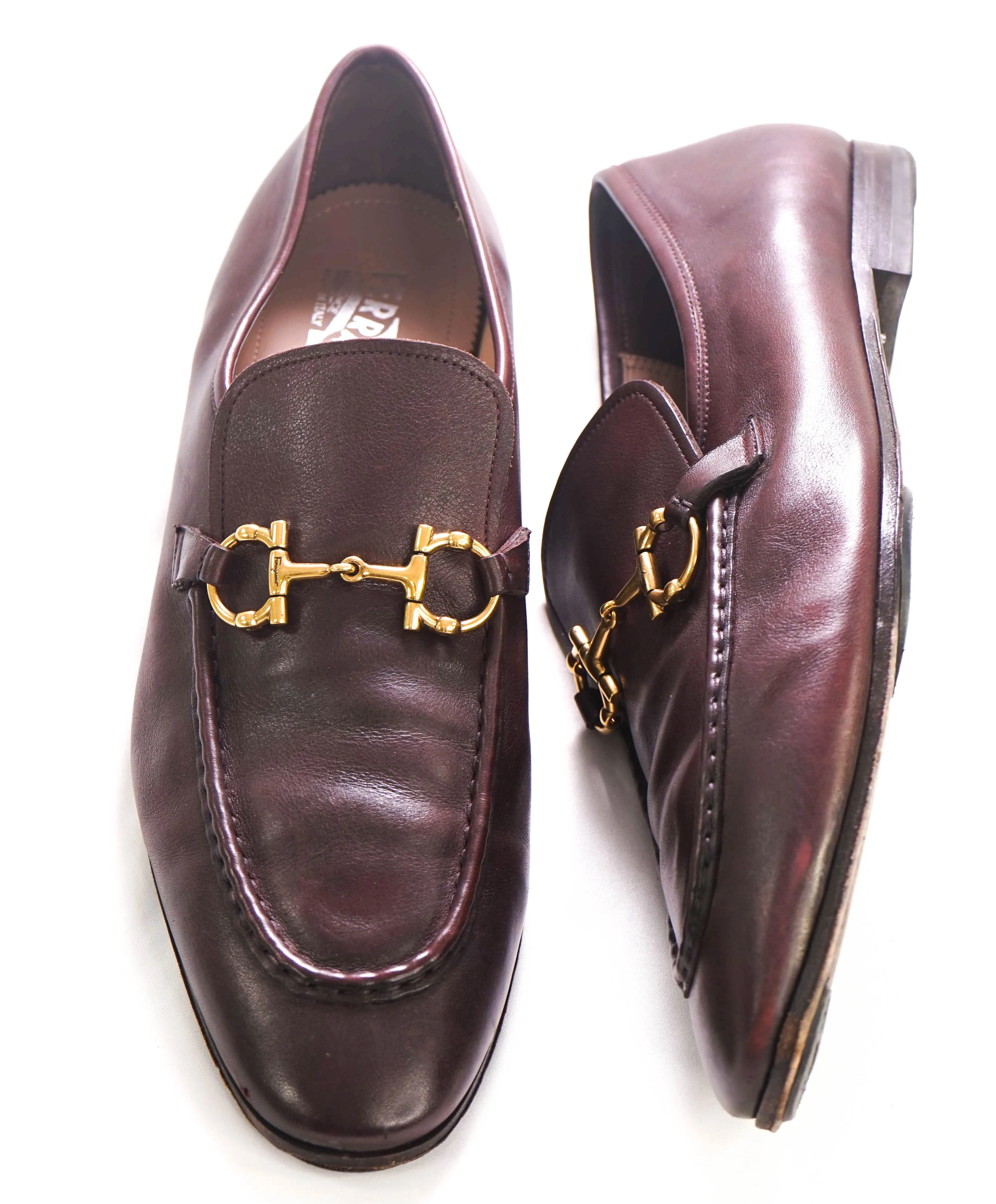 $850 SALVATORE FERRAGAMO - Burgundy/Gold Gancini Bit Loafer - 12 E US