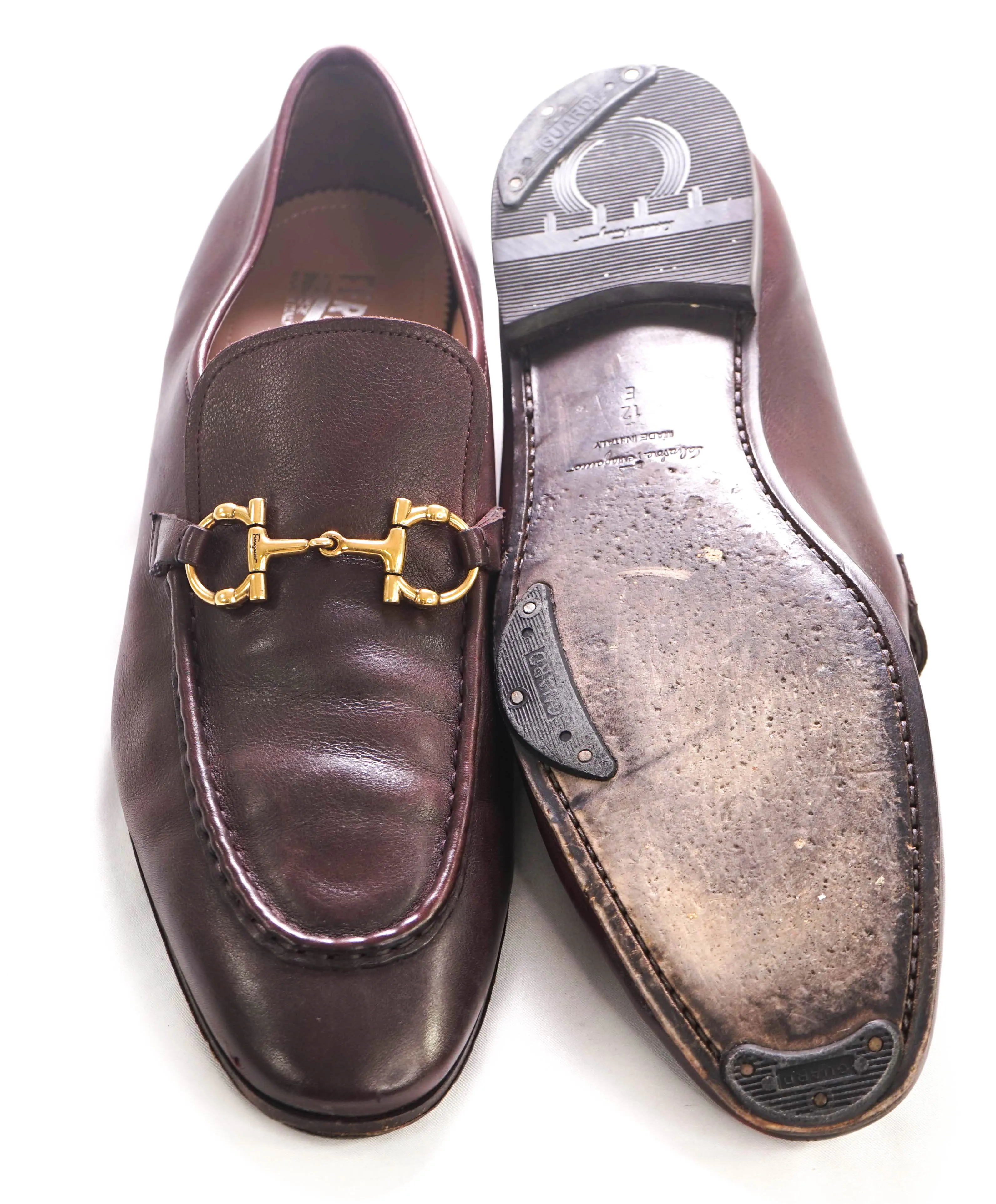 $850 SALVATORE FERRAGAMO - Burgundy/Gold Gancini Bit Loafer - 12 E US