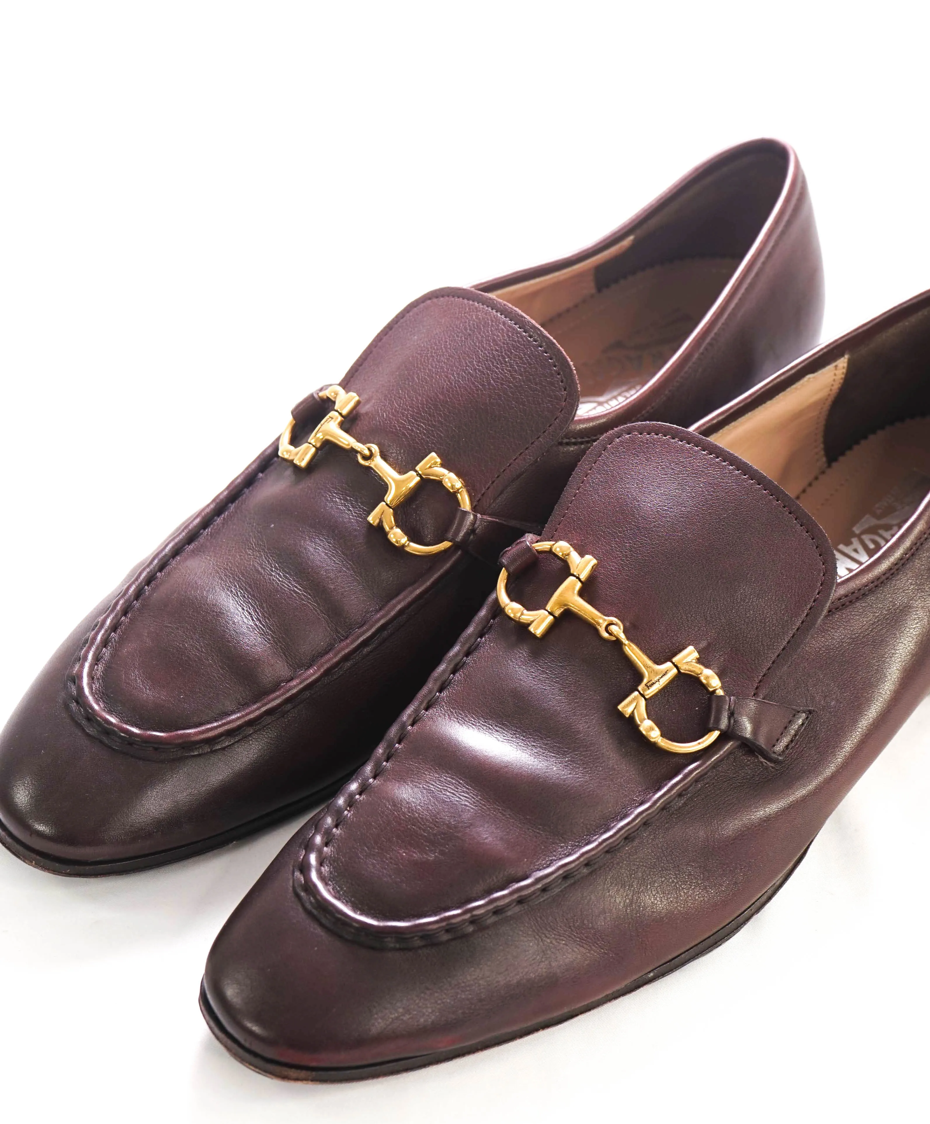 $850 SALVATORE FERRAGAMO - Burgundy/Gold Gancini Bit Loafer - 12 E US