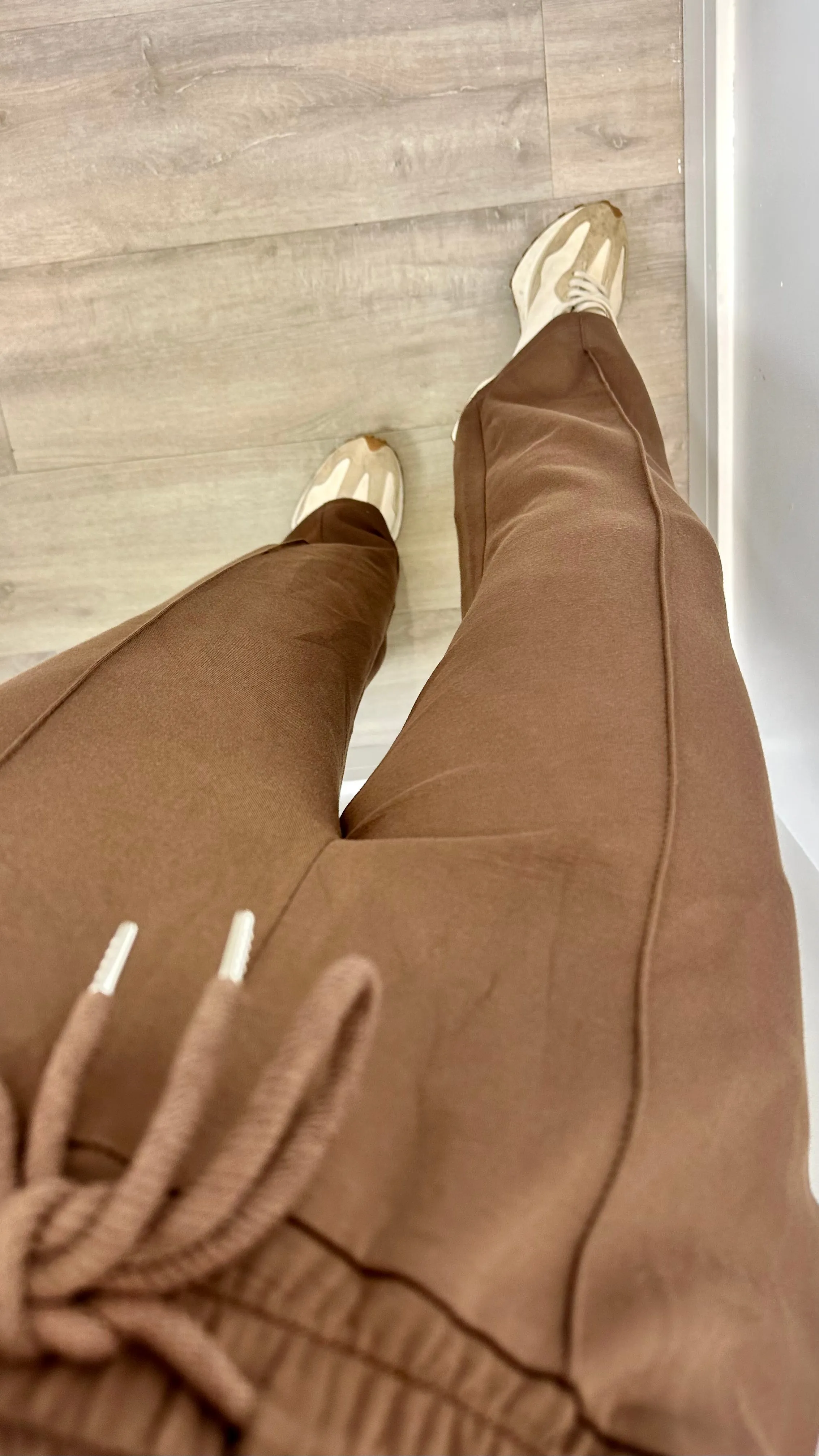 BROWN STRAIGHT LEG TROUSERS