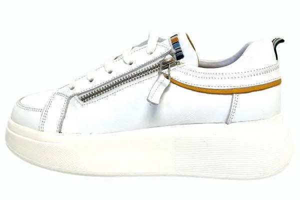 Karen Koo 242335WH- Trainer