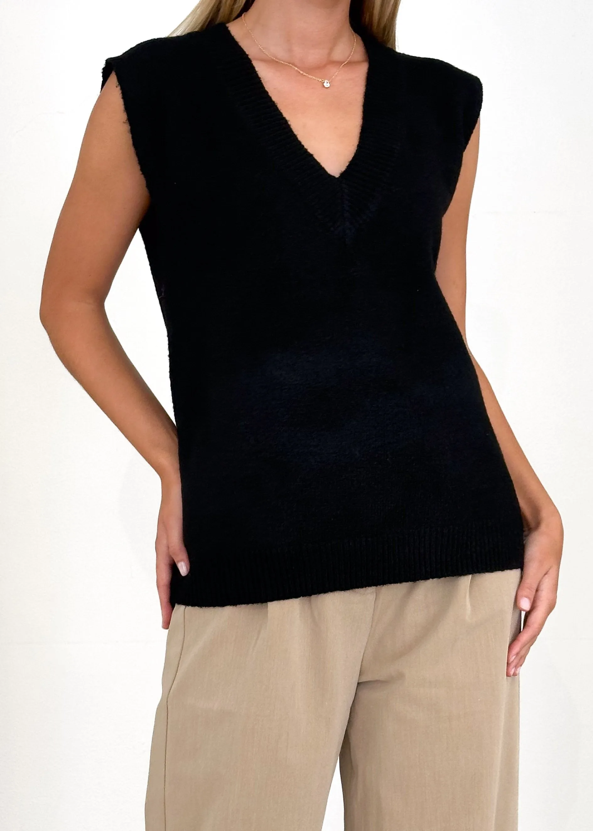 Lartra Knit Vest - Black