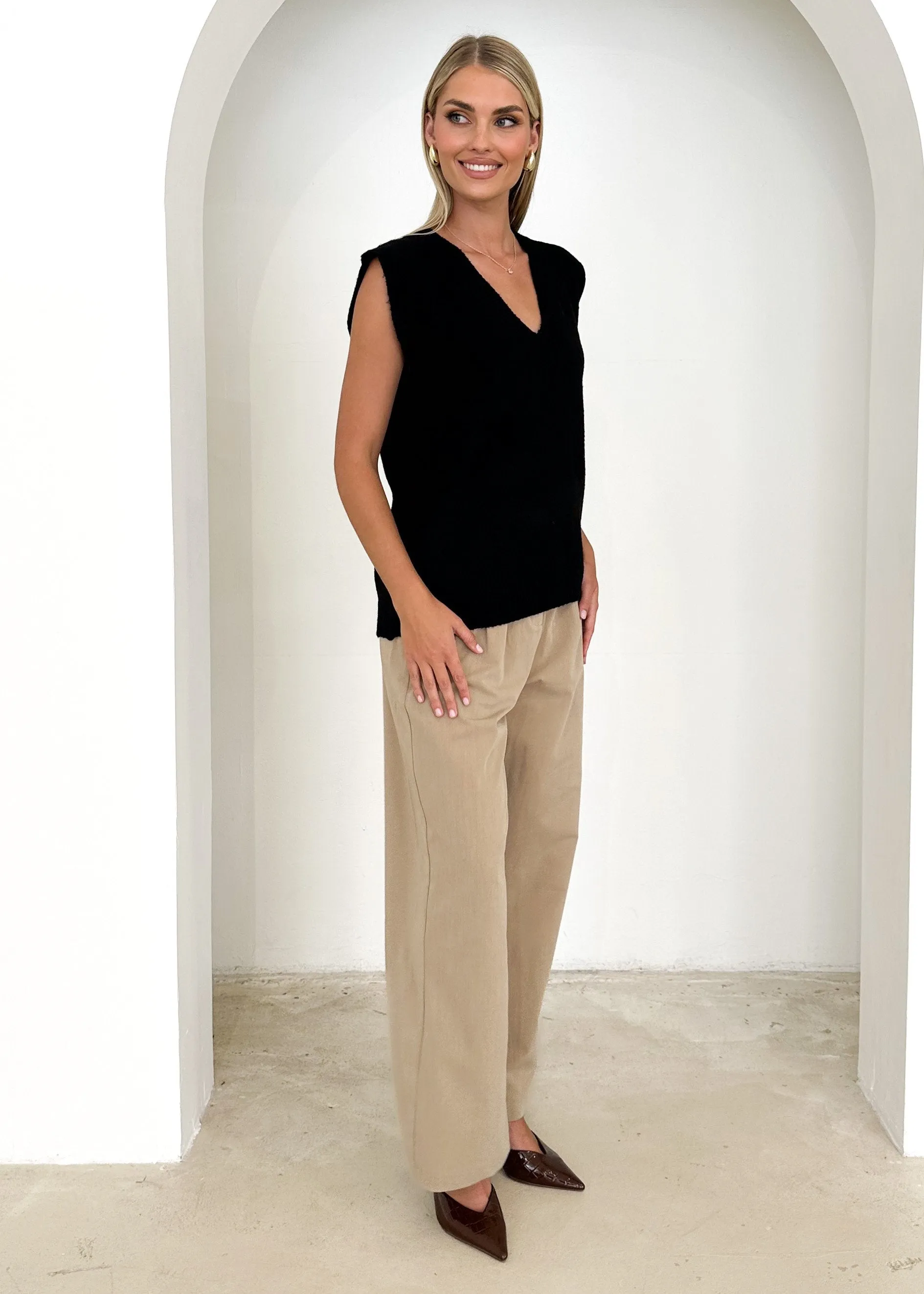 Lartra Knit Vest - Black