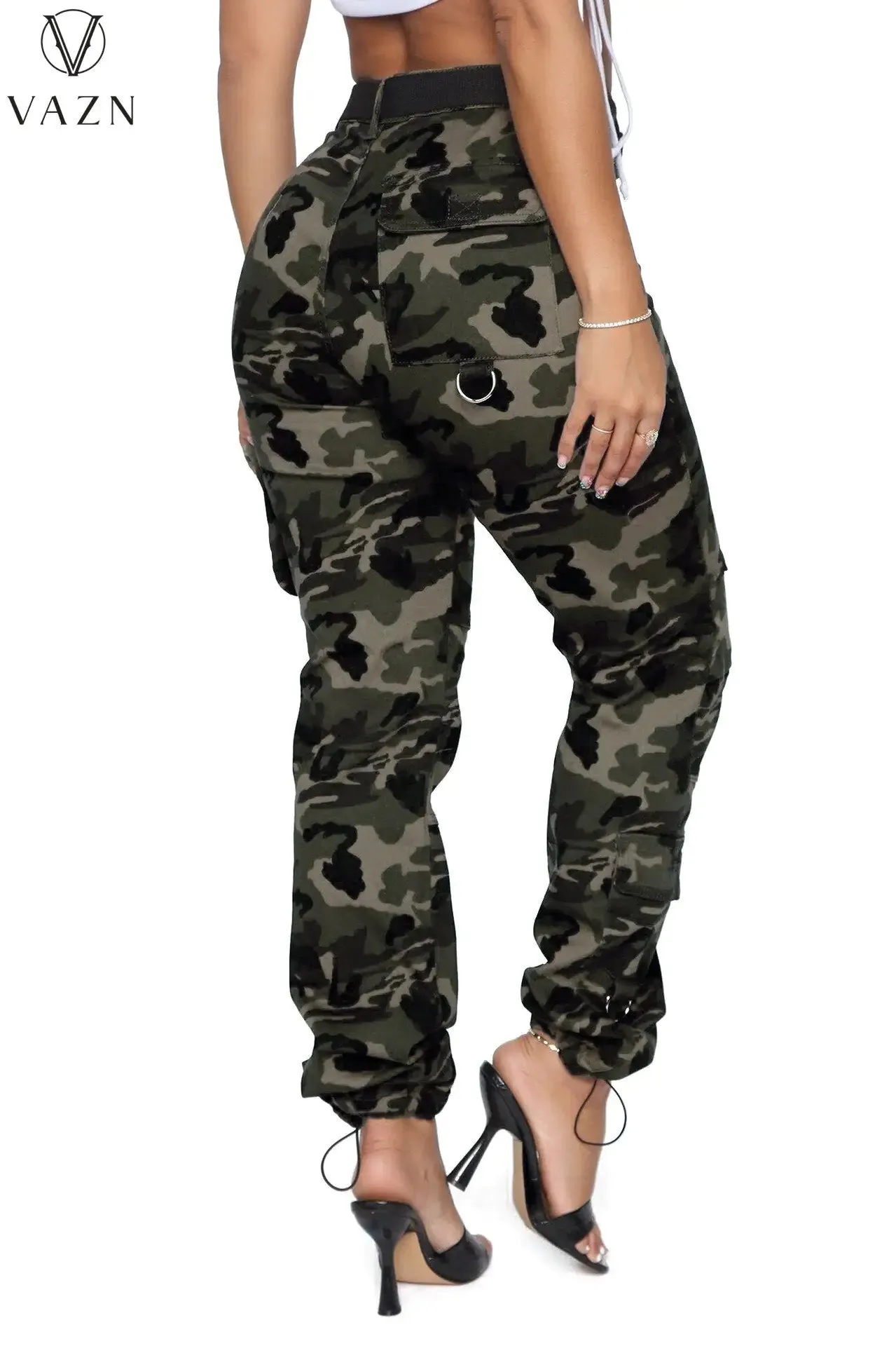 "Street Vibes – Camouflage Pocket Denim"