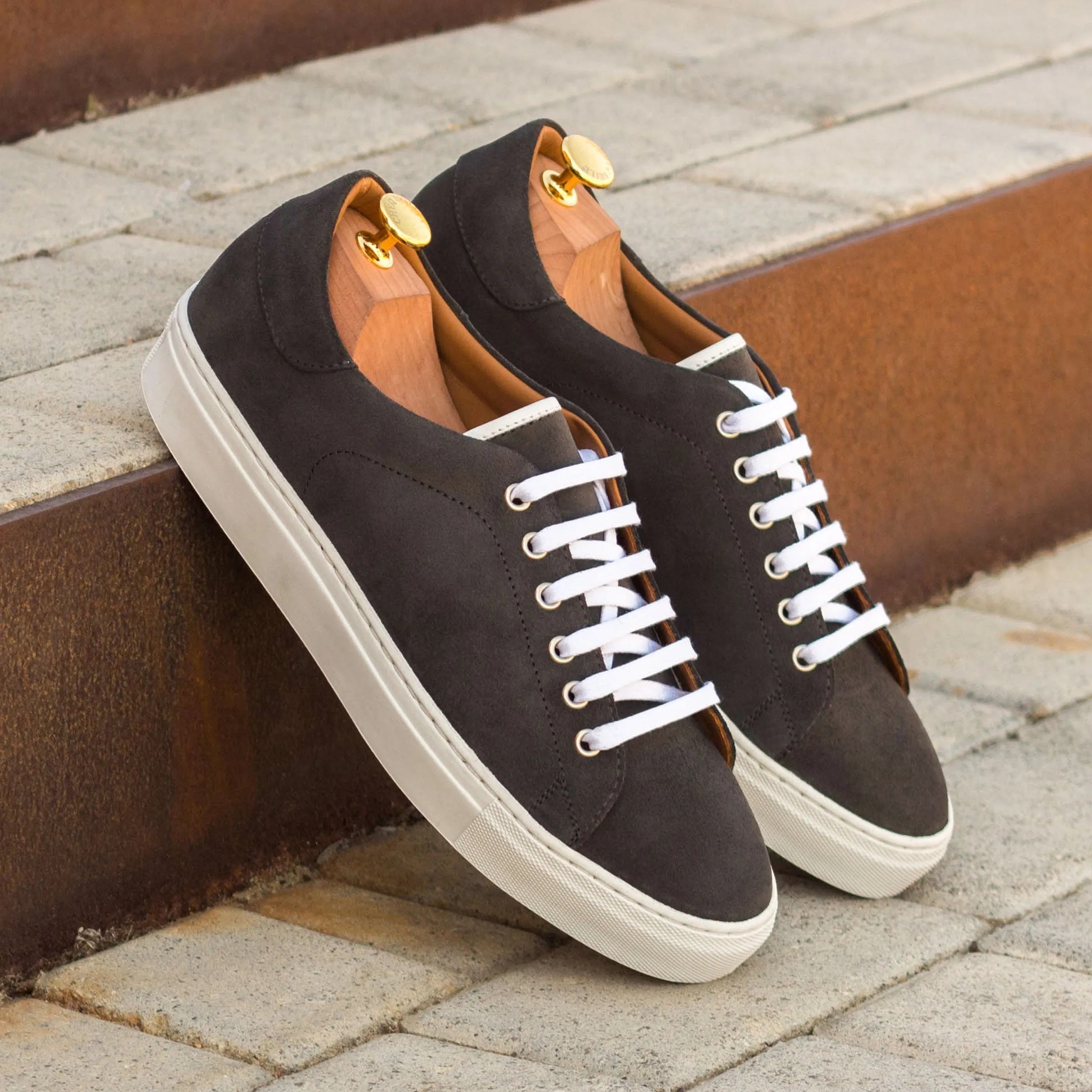 Trainers V