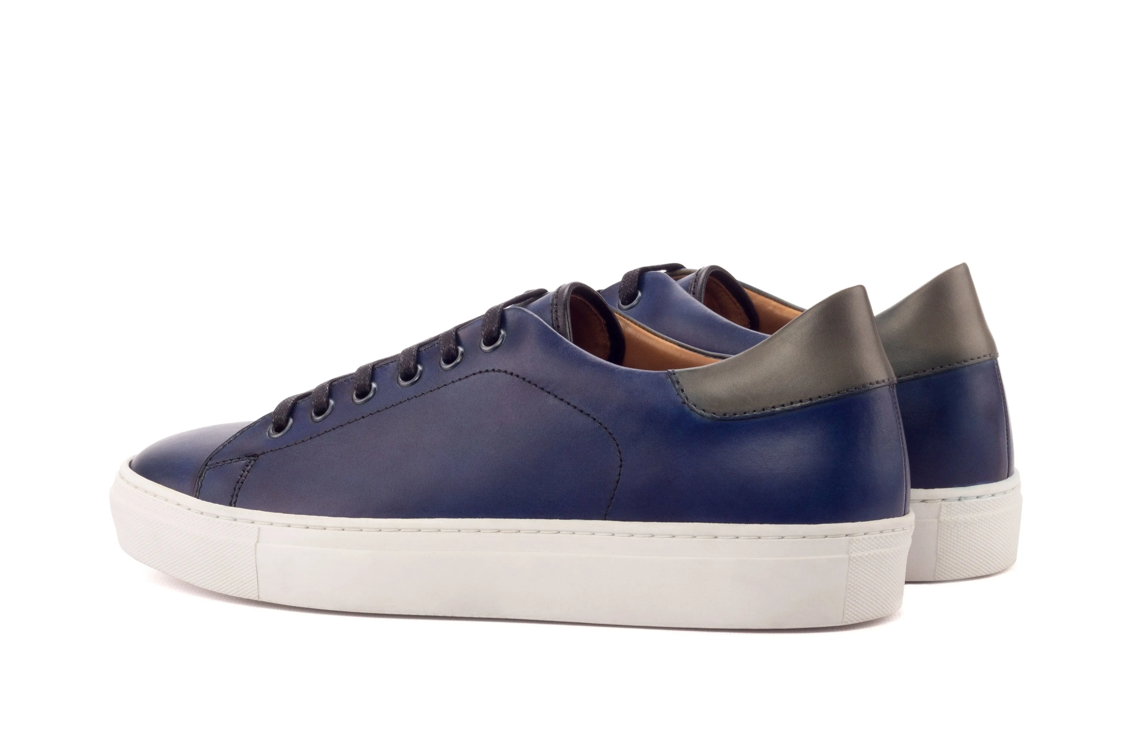 Trainers VI