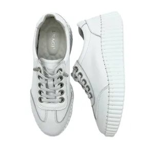 White sneaker with elastic lace