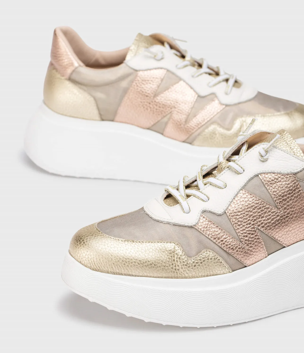 Wonders - A-3622 Gold and Rose Wedge Trainer